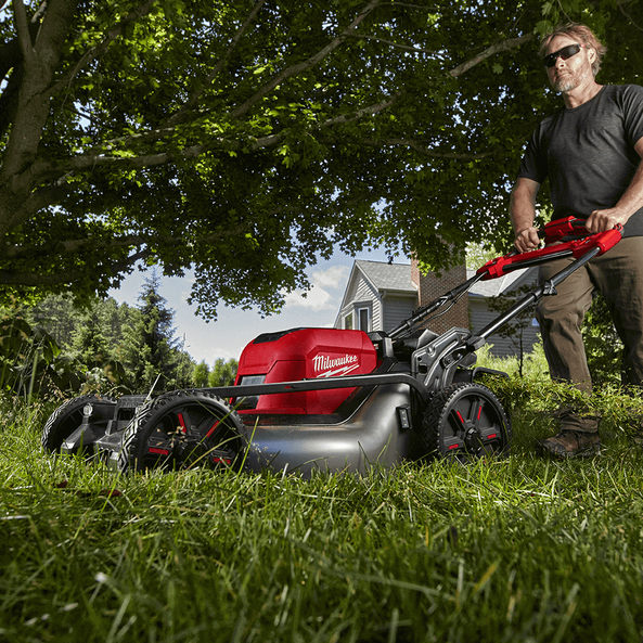 Milwaukee M18 FUEL™ 21 (533mm) Self-Propelled Dual Battery Lawn