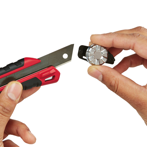 18mm Snap-Off Knife with Metal Lock and Precision Cut Blade