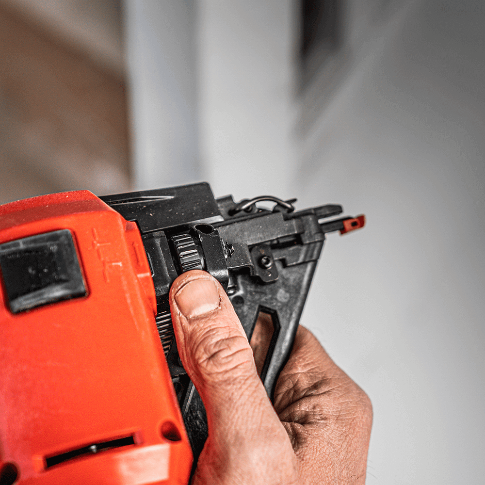 Milwaukee M18 Fuel 15 Gauge Finish Nailer – Bare Tool (2839-20) – Cordless 18V Lithium-Ion