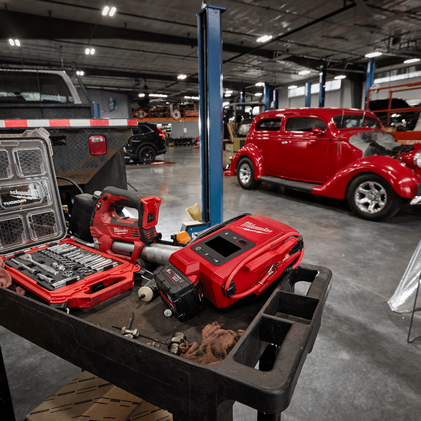 M18™ HOTSHOT Jump Starter 2,000 A, , hi-res