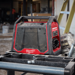 M18&trade; PACKOUT&trade; Compact Radio + Charger DAB+