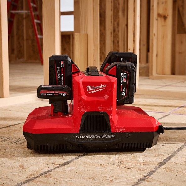 M12&trade; & M18&trade; Multi-Bay PACKOUT&trade; Simultaneous Super Charger, , hi-res