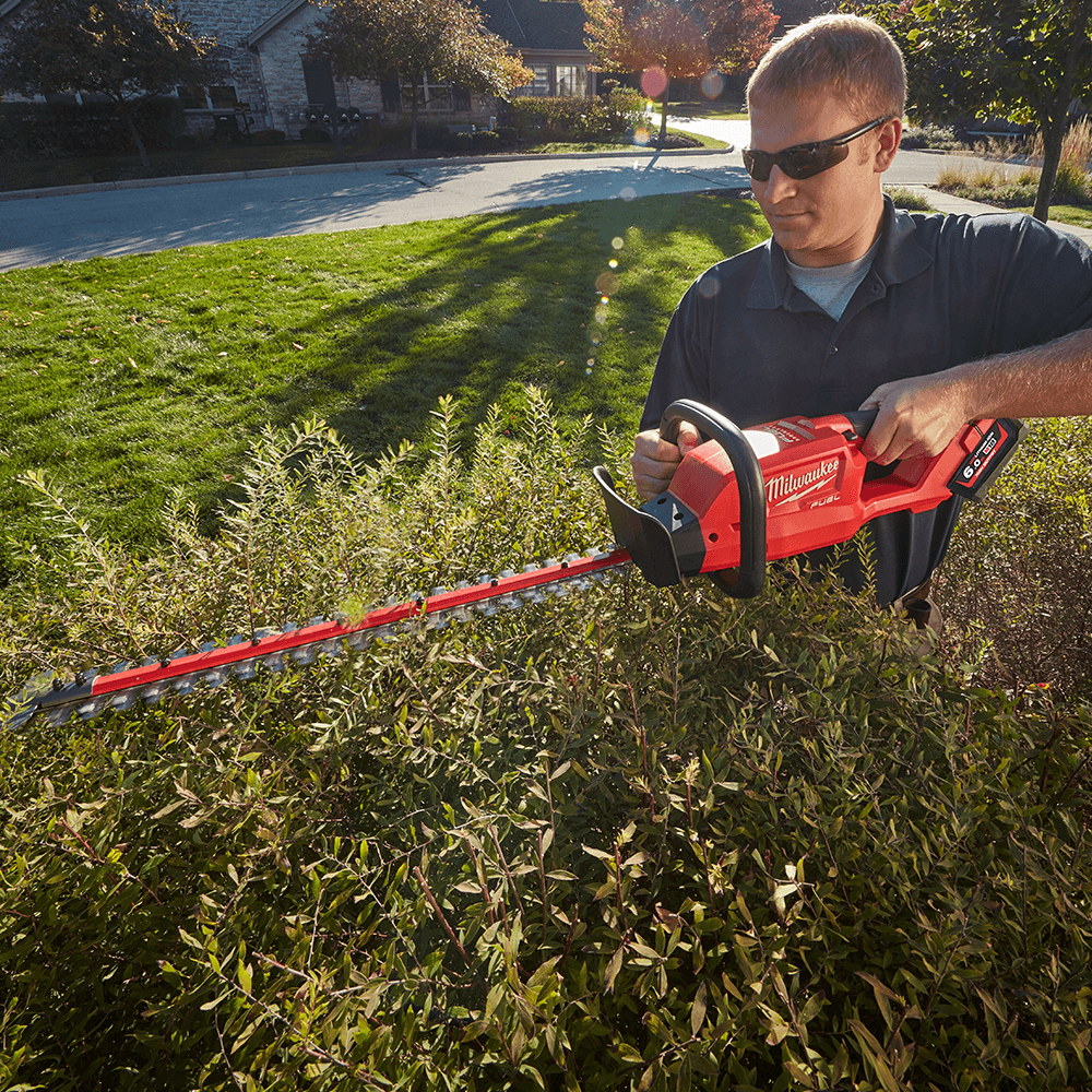 milwaukee battery operated hedge trimmer